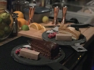 Zur Nachmittagszeit gibt es leckeren Kuchen im Mon Bonheur in Hannover