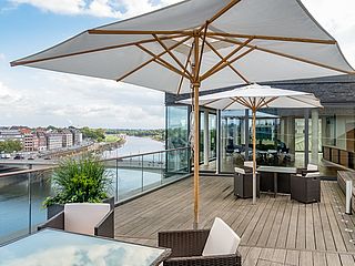 Direkter Zugang zur Dachterrasse mit atemberaubenden Ausblick auf Bremen und die Weser im ecos office center Teerhof, Bremen