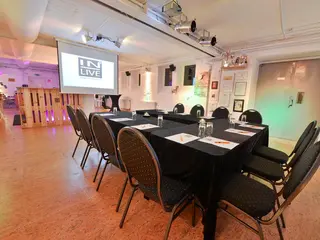 Eventkeller Frankfurt Workshop mit Leinwand