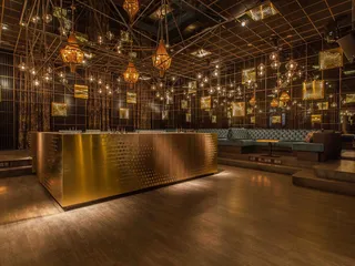 Die Centerbar im GAGA in Hamburg strahlt förmlich 