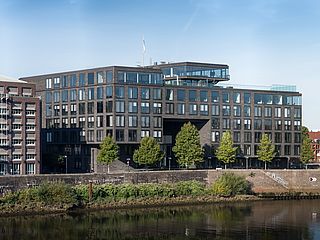 moderne Architektur direkt an der Weser im ecos office center Bremen Teerhof