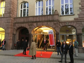 Hier wird der rote Teppich für ausgerollt - für Sie und Ihre Gäste im Besenbinderhof