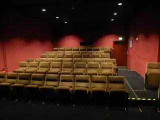 Blick auf die Zuschauerreihen im Kinosaal des Insitut français Bremen