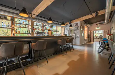 Bar & Café