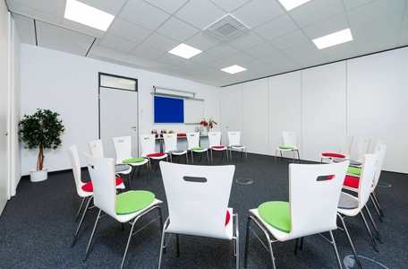 Flexibel vergrößerbaren Konferenzraum in  München mieten