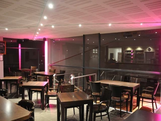 Raum mit Tischen Eventlocation Body-Life Frankfurt