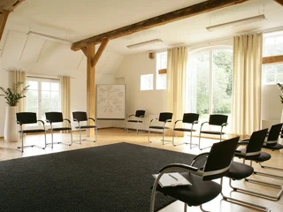 Veranstalten Sie Ihr nächstes Seminar im lichtdurchfluteten Seminarraum auf dem Seminarhof Feuerborn in Osterholz-Scharmbeck