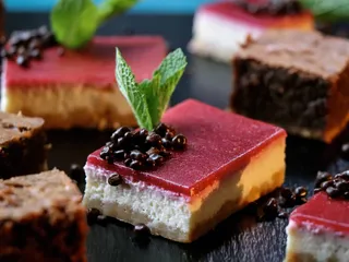 Wunderbar angerichtetes Dessert im GAGA in Hamburg
