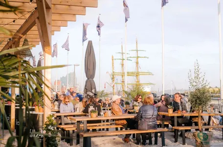 Die Eventlocation mit Blick auf das Tor zur Welt