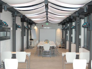Die Bestuhlung in der Werkbar des Kulturwerks in Norderstedt erfolgt ganz nach Ihren Wünschen