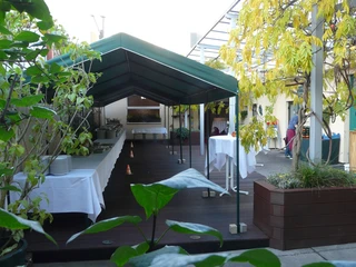 Frankfurt Homburger Hof Biergarten mit Pavillon 