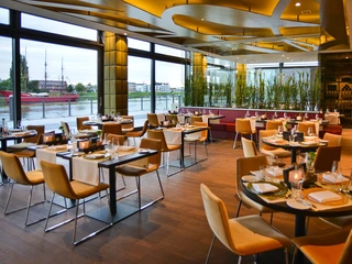 Raum mit Blick aufs Wasser Restaurant Leander GOP Varieté Theater Bremen