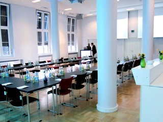 Ihr Meeting bekommt im großen Saal des Georgie in Hamburg einen ganz besonders eleganten Touch