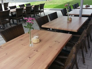 Tische Außenterrasse Rotheo Martinsclub Bremen
