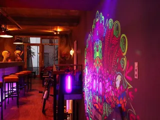Bunte Mandala als tolle Wand-Deko in der YAKA-Bar im Jaya in Bremen