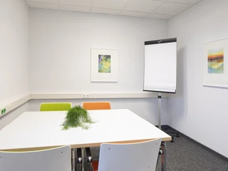 Kleiner Besprechungsraum mit Flipchart im dzo, Oldenburg 