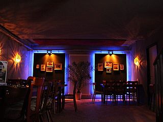 Die stilvolle YAKA-Bar im Untergeschoss des Jaya für deine Party