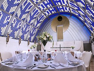 Die atemberaubende Glaskuppel gibt dem Himmelsaal des Radisson Blu in Bremen Ihren Charme