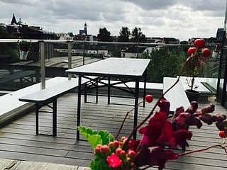 Hamburg Sturmfreie Bude Karoviertel Dachterrasse mit Tisch