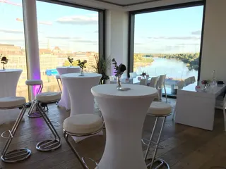 Im Bridge Deck des ecos office center bremen teerhof wird Ihre Hochzeit zu einem unvergesslichen Erlebnis