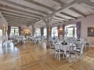 Herrschaftlich eingerichteter Rittersaal im Wasserschloss in Hülsede