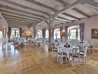 Herrschaftlich eingerichteter Rittersaal im Wasserschloss in Hülsede