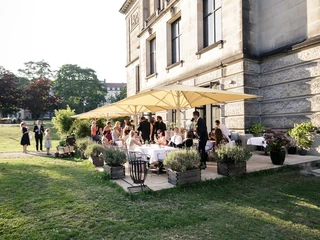 direkt an den Wallanlagen befindet sich das Canova Restaurant in Bremen mitsamt einem gemütlichen Außenbereich