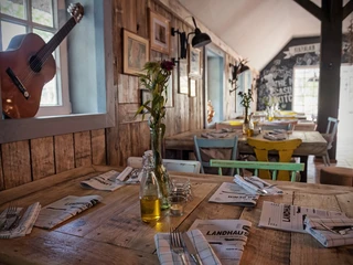 Ungezwungen Speisen in der Wohnküche Landhaus am Deich in Bremen 