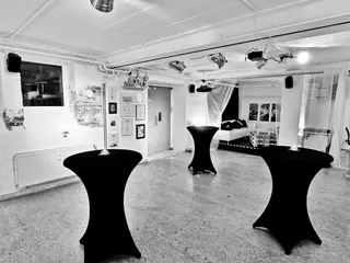 Eventkeller Frankfurt Stehtische black / white