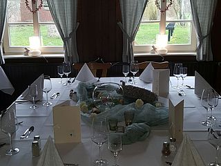 Liebevoll geschmückter Tisch zur Hochzeit, Restaurant Wümmeblick Lilienthal