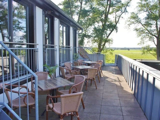 Terrasse mit Zugang zum Schwalbennest Restaurant Tietjens Hütte Osterholz-Scharmbeck