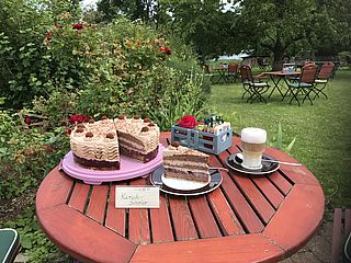 Tortenliebhaber werden in der Diele am See im Herzogtum Lauenburg auf jeden Fall fündig. Hier eine leckere Kirsch-Schokoladen Torte