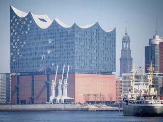 Die Bleichen unterwegs auf der Elbe: Elphi, Michel und Hafen in Sicht!