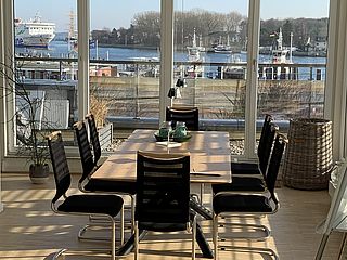 Der Hafenblick in Travemünde ist die ideale Location für Ihr Meeting direkt am Wasser