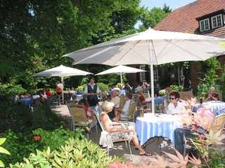 Klostermühle Hude gemütliche Terrasse des Restaurants