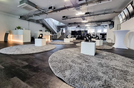 DAS BÜRO - 5 STRIPES