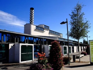 Das Gebäude des Kulturwerks in Norderstedt überzeugt mit seinen Mehrzwecksälen, aber auch mit einer interessanten Architektur © Jessica Hube