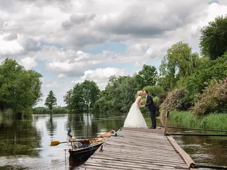 Traumhafte Location für Ihre Hochzeitsfotos: Der Steg am Restaurant Wümmeblick in Lilienthal 
