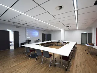 Modernes schlichtes Design für Ihre Veranstaltung bietet der Raum Hafen des Martinsclub in Bremen Vegesack