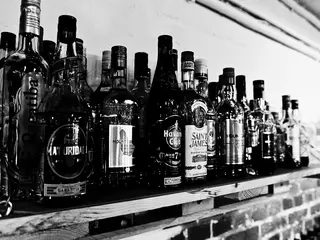 Eventkeller Frankfurt Bar Sortiment black / white