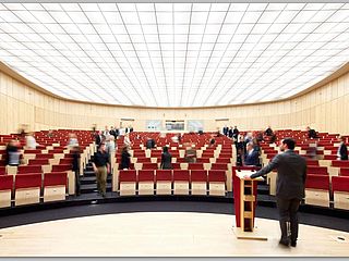 Das Helmut Schmidt Auditorium bietet Ihnen genügend Platz für Ihre nächste Tagung