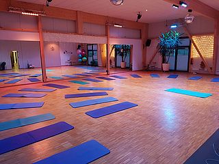 Entspannende Yogastunde, ADTV Tanzschule Schuppmann in Alfeld