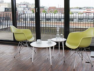 Die kleine Sitzecke im k.brio Loft Bremen eignet sich hervorragend für ein persönliches Gespräch 