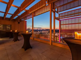 Tolle Atmosphäre auf der Terrasse des GAGA hoch über Hamburg