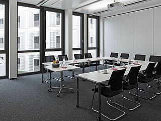 Der große lichtdurchflutete Raum des ecos office center Stuttgart lädt zum erfolgreichen konzeptionieren ein 