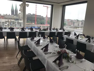 Das Bridge Deck im ecos office center bremen teerhof ist die ideale Location für Ihre Hochzeit "with a view"