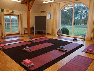 Der Seminarraum auf dem Seminarhof Feuerborn in Osterholz-Scharmbeck eignet sich auch optimal als Yogaraum