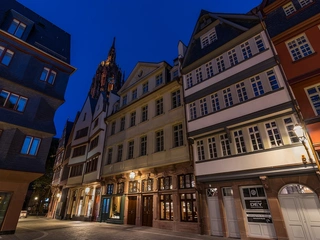 Die Altstadtmetzgerei Dey leuchtet auch in der Dämmerung
