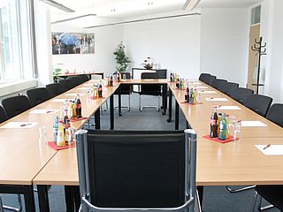 Hier behalten Sie den Überblick: für erfolgreiche Meetings und Besprechungen eignet sich der Konferenzraum Gutenberg des ecos office center Mainz einfach perfet!