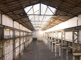 Die riesige Deckenfenster der Halle Luja in der Alten Werft Bremen lassen natürliches Licht in den großen Raum